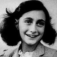 Anne Frank é capturada pelas forças da Alemanha nazista