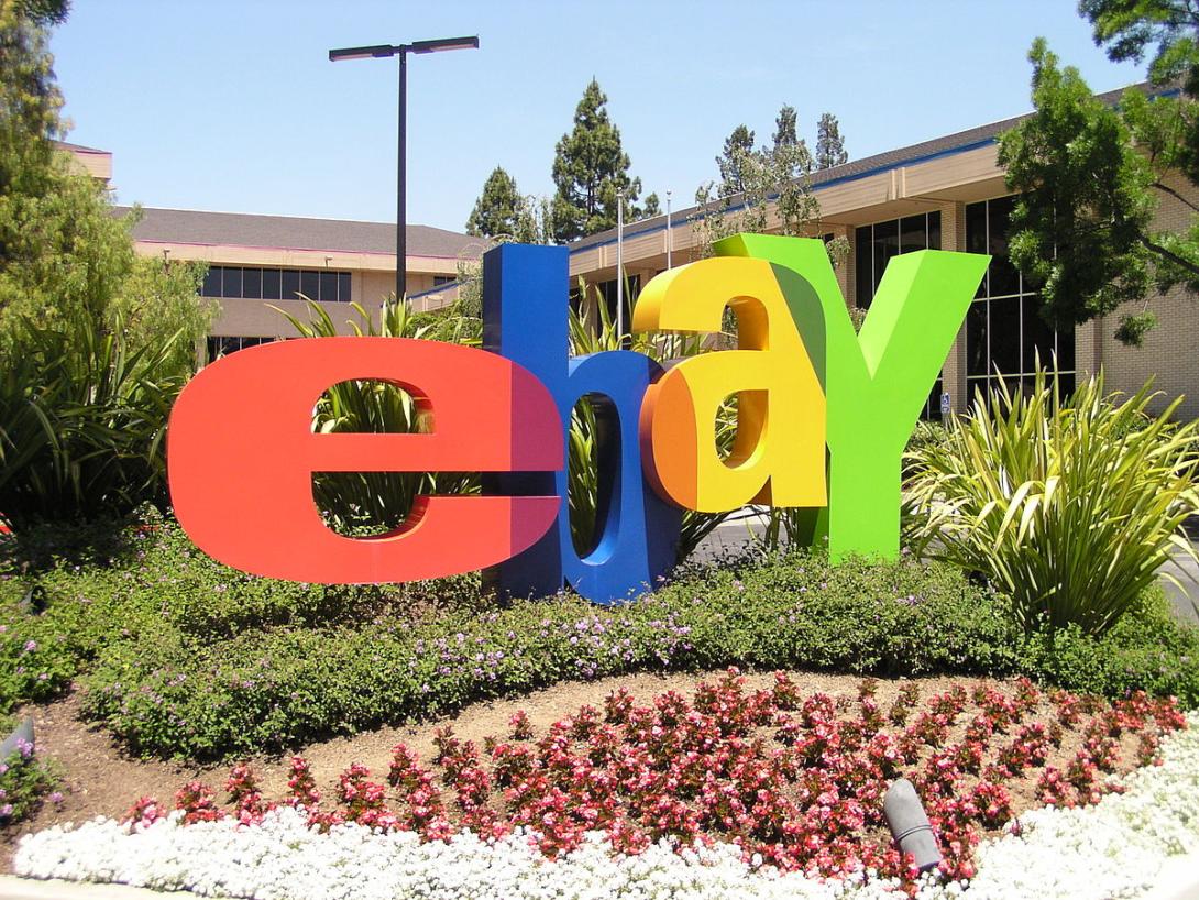 É fundado o website de leilões eBay