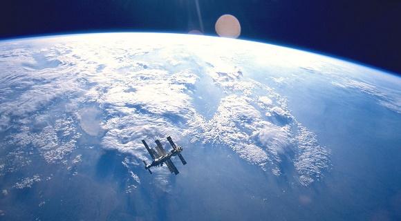 Estação espacial MIR cai no Pacífico após 15 anos de serviços