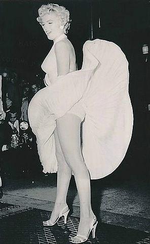 Marilyn Monroe filma famosa cena do vestido voando
