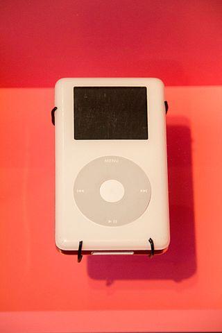 Apple lança iPod e decreta "nova experiência" ao ouvir música