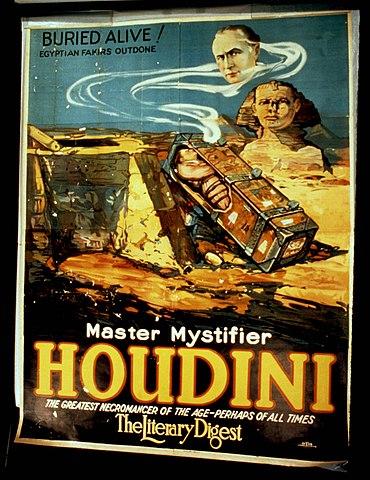 Escapista Harry Houdini é enterrado vivo num caixão por 1h11min
