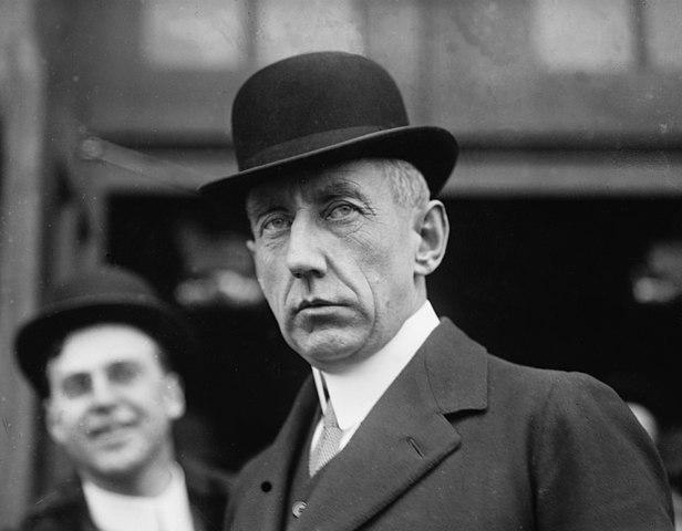 Nasce Roald Amundsen, explorador norueguês que atingiu o Polo Sul