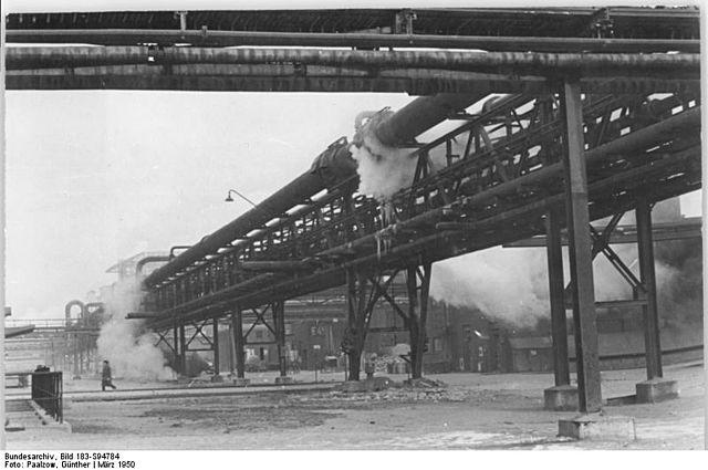 Bombardeiros dos EUA atacam fábrica associada a Auschwitz III