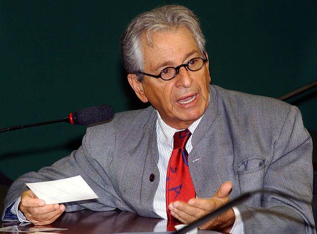 Nasce o político e escritor Fernando Gabeira