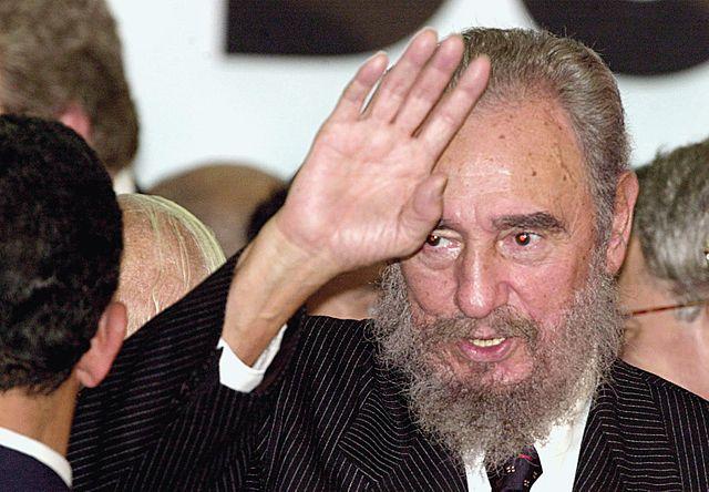 Fidel Castro anuncia apoio de Cuba à URSS