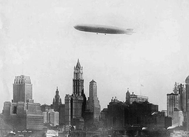 Conde von Zeppelin fez 1a. demonstração de um dirigível