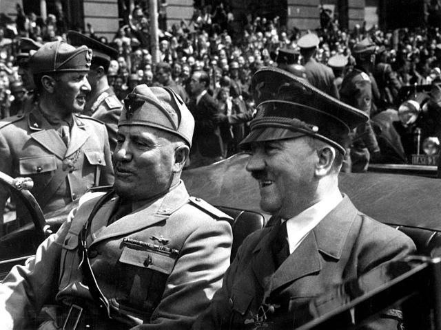 Hitler recebe a notícia da traição iminente da Itália