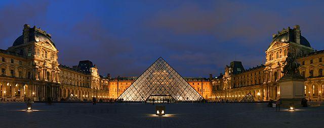 É inaugurado o Museu do Louvre, em Paris