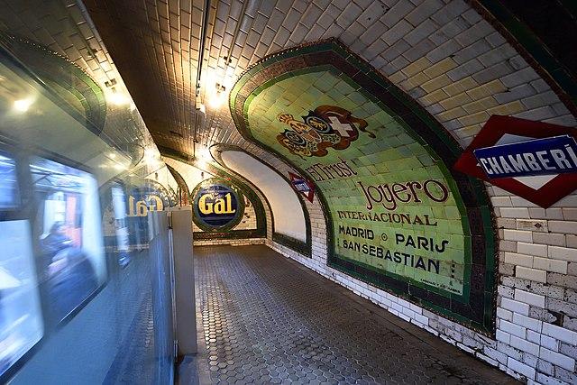 Primeiro "trem" subterrâneo do mundo é aberto em Londres