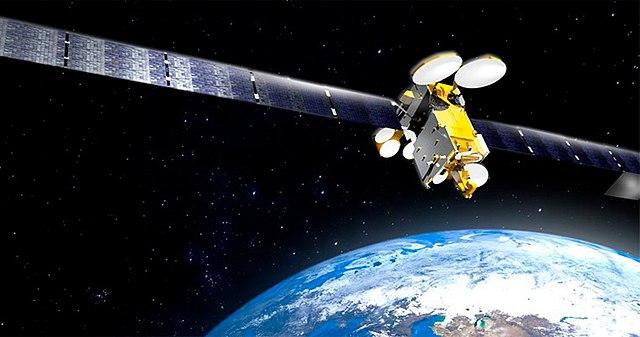 É lançado o primeiro satélite de comunicações