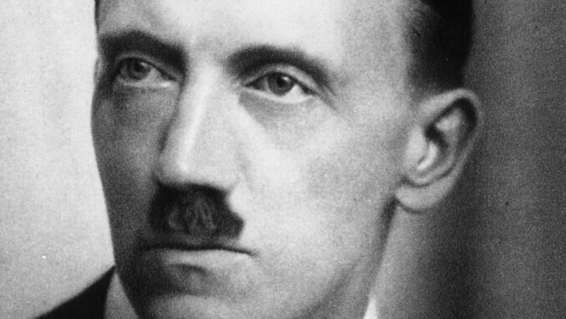Hitler se infiltra no Partido Alemão dos Trabalhadores, precursor do Partido Nazista