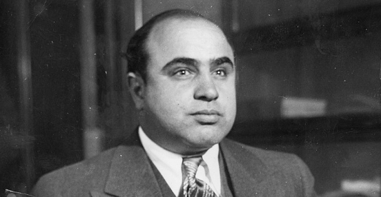 Gângster Al Capone vai para a prisão