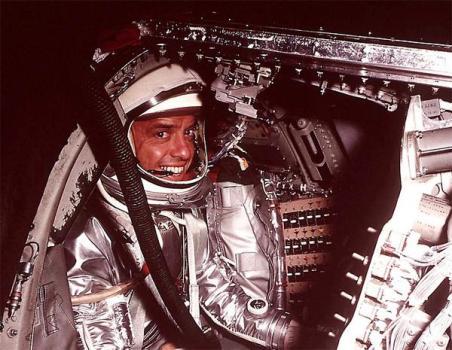 Alan Shepard se transforma no primeiro astronauta dos EUA a ir ao espaço
