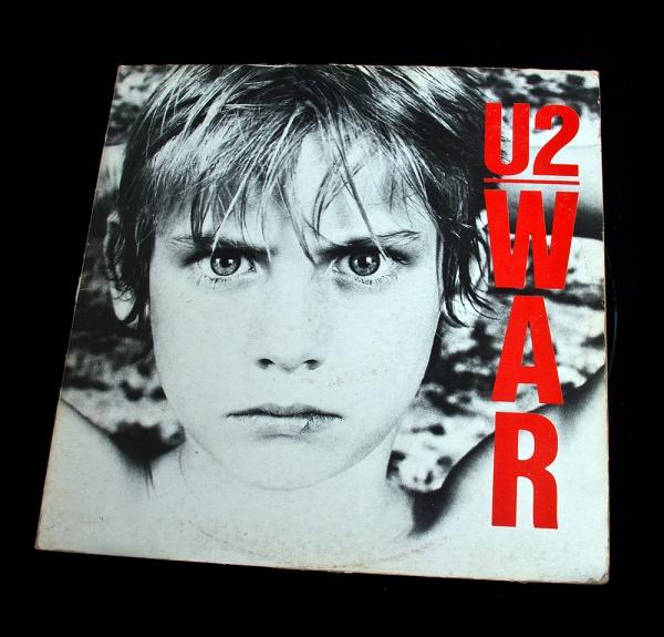 Banda U2 lança o álbum War