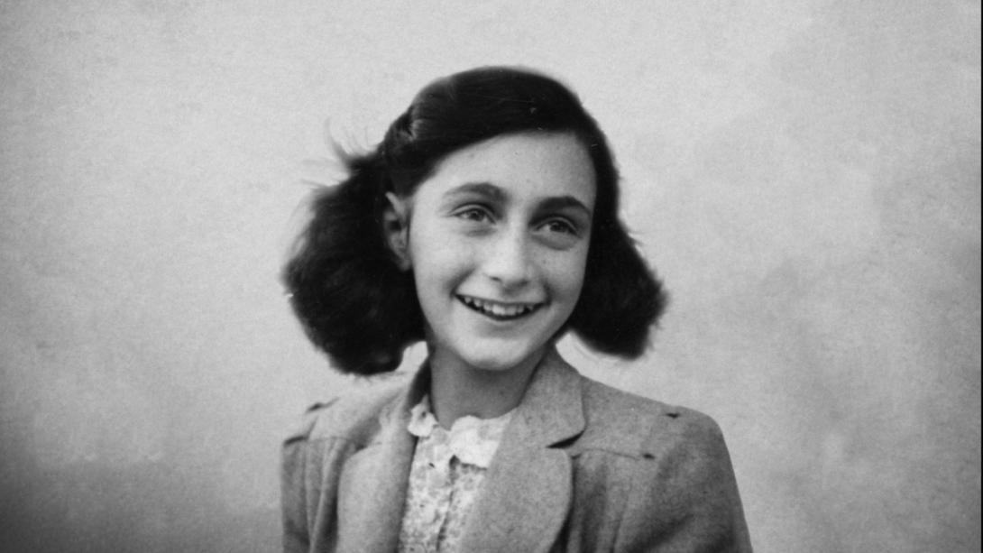 Anne Frank recebe um diário