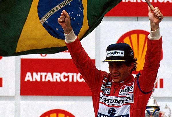 Ayrton Senna é campeão mundial pela primeira vez