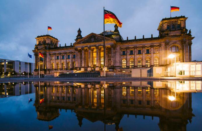 Votação determina mudança da capital da Alemanha de Bonn para Berlim