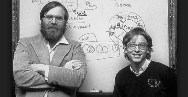 Bill Gates e Paul Allen fundam a Microsoft