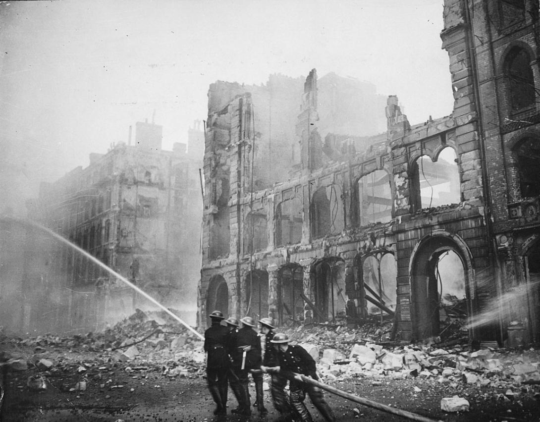 Segunda Guerra: começa a ?blitz?, bombardeio alemão contra o Reino Unido