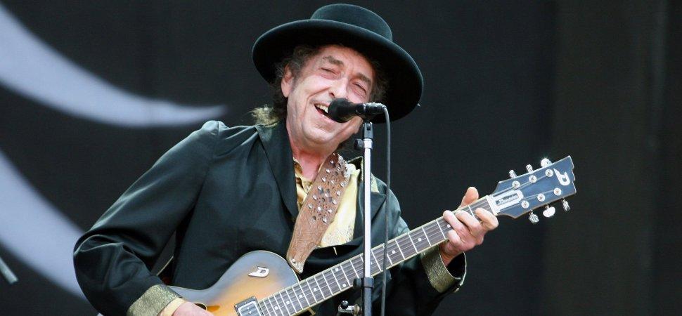 Bob Dylan grava o clássico "Like a Rolling Stone"