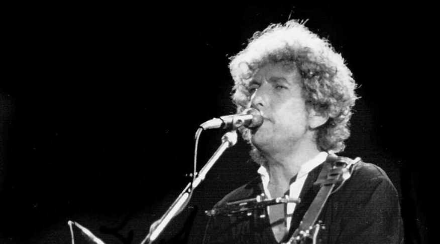 Nasce Bob Dylan, músico e compositor norte-americano