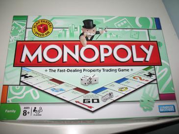 Lançado o jogo de tabuleiro Monopoly (Banco Imobiliário)