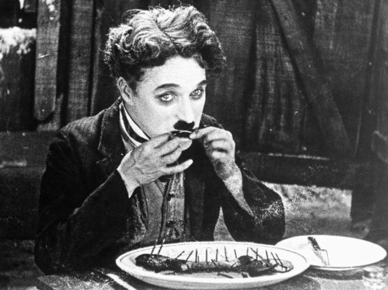 Tempos Modernos, de Charles Chaplin, é lançado