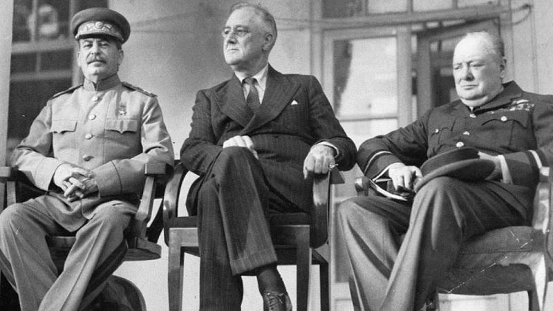 Líderes dos EUA, URSS e Reino Unido se reúnem na Conferência de Teerã