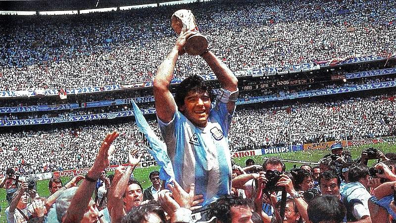 Morre Diego Maradona, uma das maiores lendas da história do futebol, aos 60 anos
