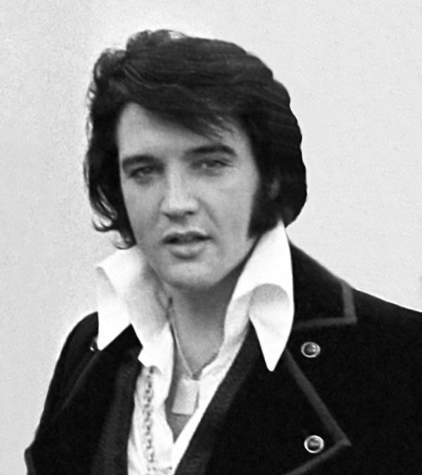 Morre o lendário Elvis Presley, o "Rei do Rock"