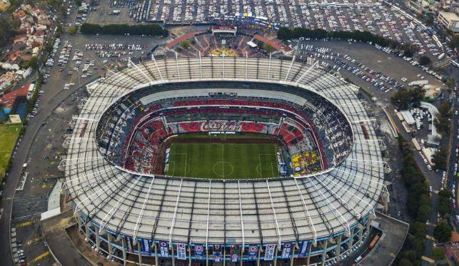 Tem início a construção do estádio Azteca, o maior do México