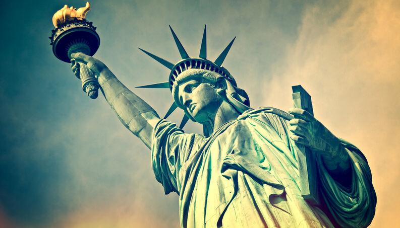 A Estátua da Liberdade chega ao Porto de Nova York