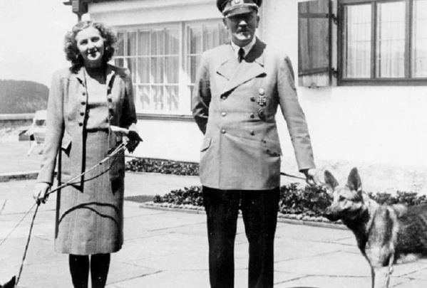 Adolf Hitler e Eva Braun cometem suicídio