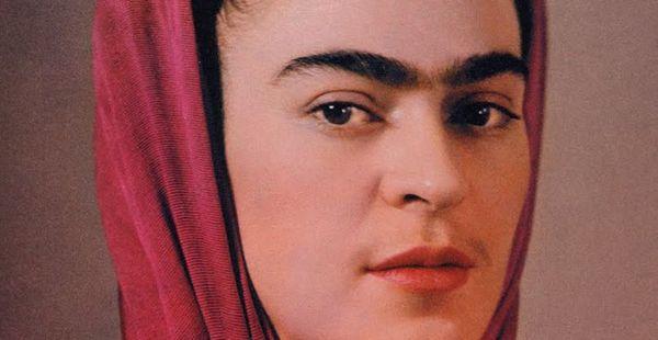 Morre Frida Kahlo