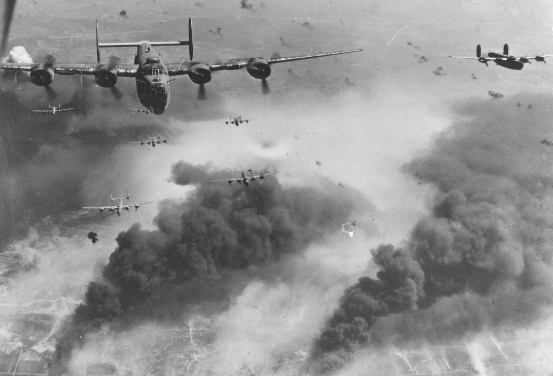 Tem início o bombardeio dos EUA contra Tóquio na Segunda Guerra Mundial