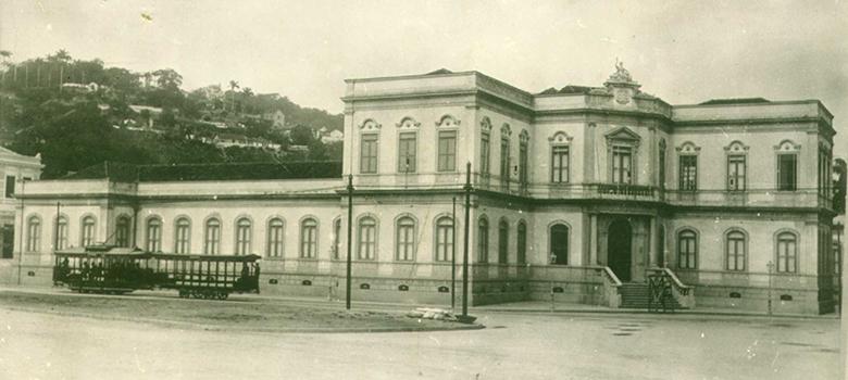 Dom Pedro II funda o Instituto Histórico e Geográfico Brasileiro