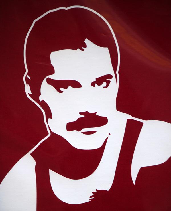 Morre Freddie Mercury, líder da banda Queen