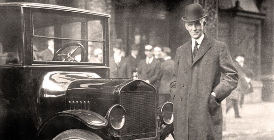 Henry Ford apresenta modelo T ao mercado pelo preço de US$ 825 cada