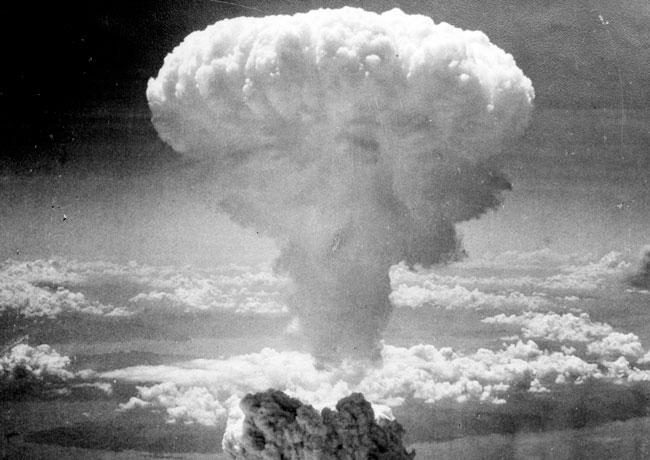 EUA lançam bomba atômica em Hiroshima