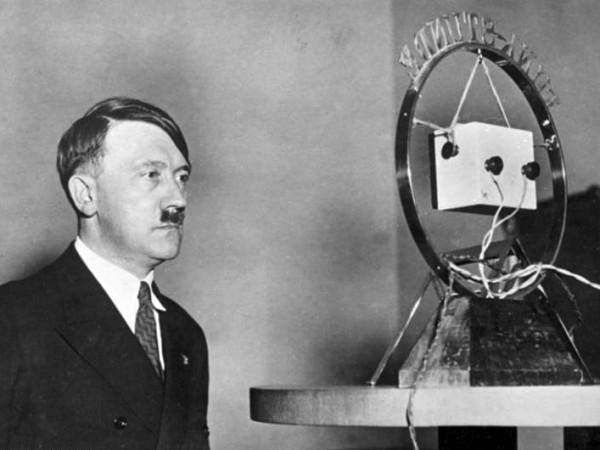 Adolf Hitler é nomeado chanceler da Alemanha