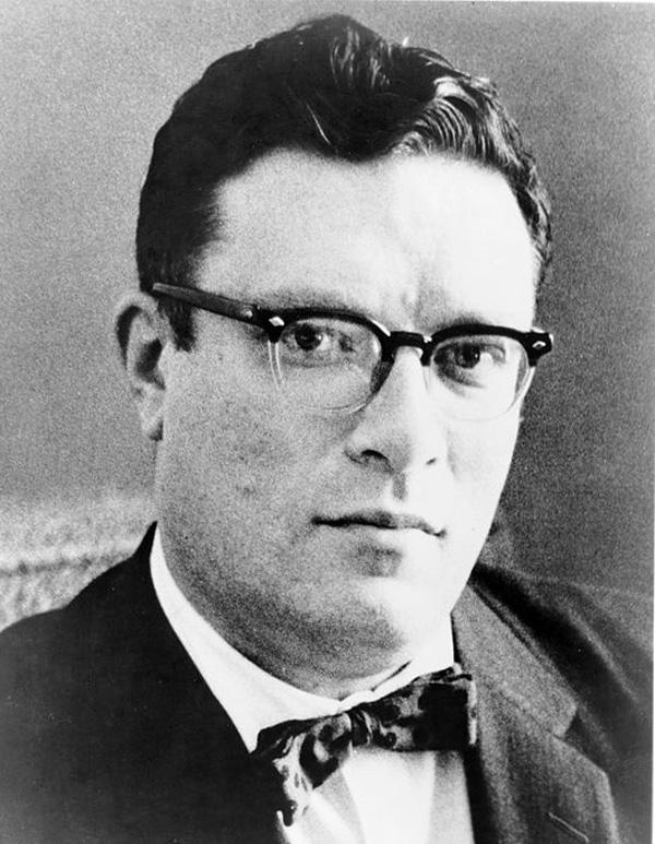 Nasce Isaac Asimov, o "Bom Doutor" da ficção científica