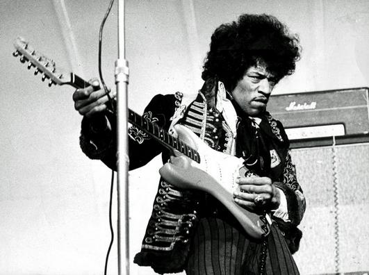 Jimi Hendrix grava clássica música Purple Haze