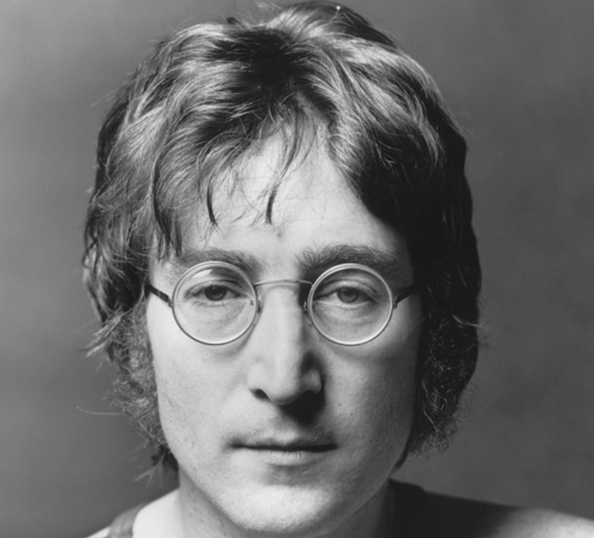 Nasce cantor e compositor John Lennon