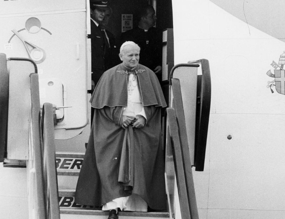 Papa João Paulo II escapa de atentado em Portugal