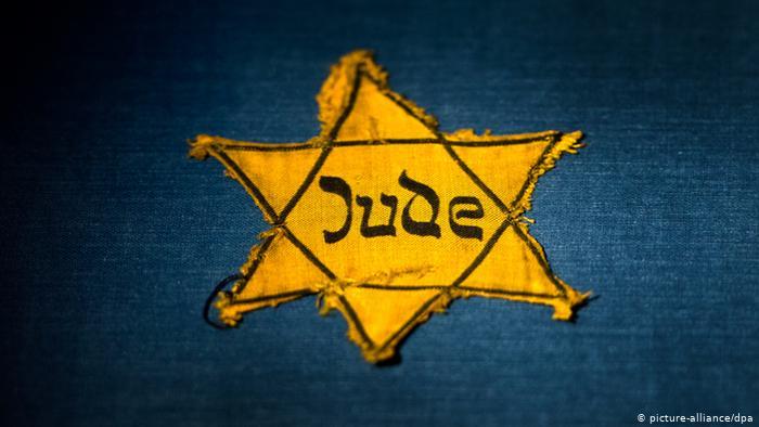 Judeus em Paris são obrigados a exibir estrela amarela no casaco