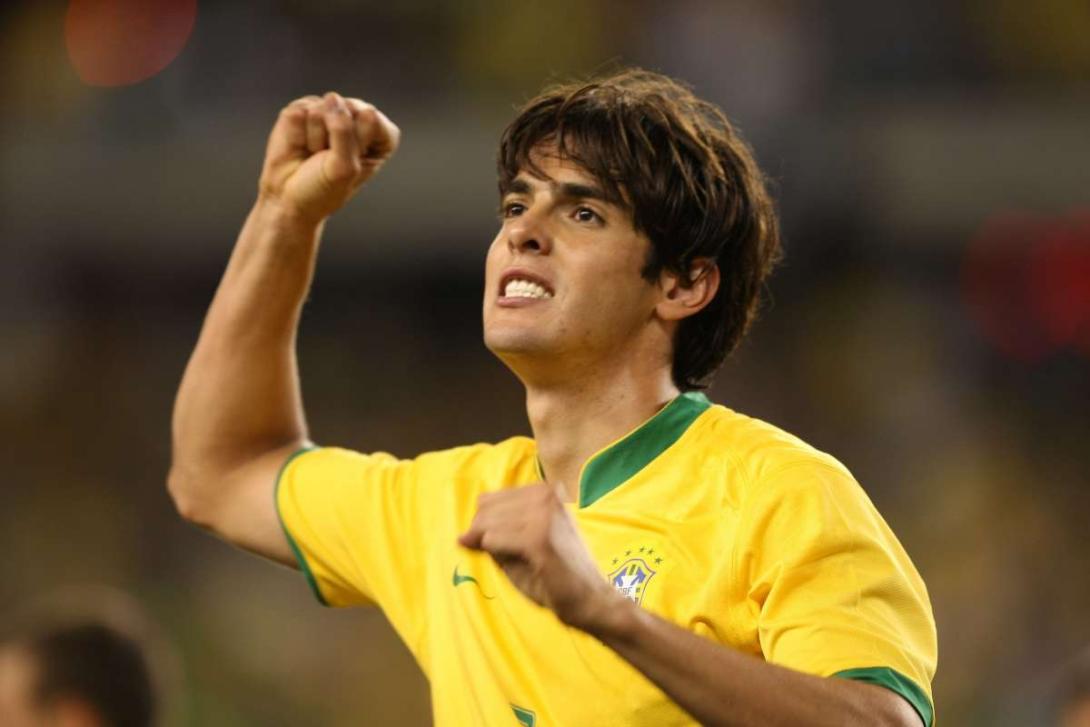 Nasce o jogador e ídolo do futebol Kaká