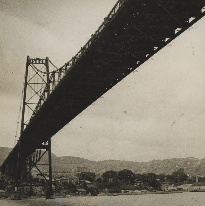 Começa a construção da Hercílio Luz, maior ponte pênsil do Brasil