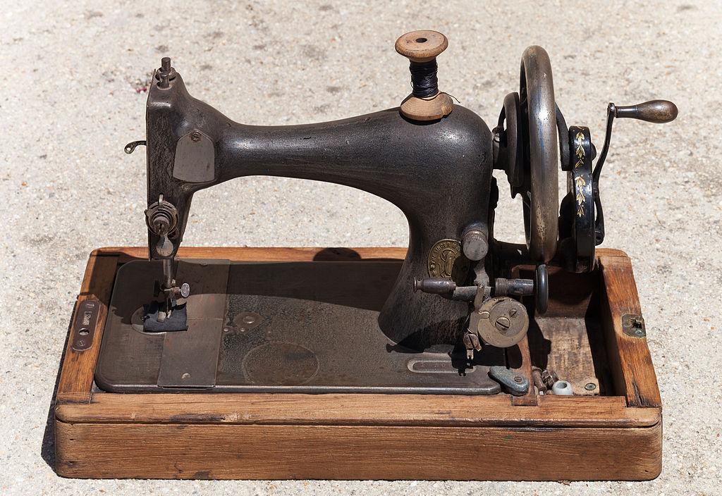 Nasce Isaac Merritt, o inventor da máquina de costura Singer