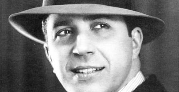 Cantor de tango Carlos Gardel morre na Colômbia